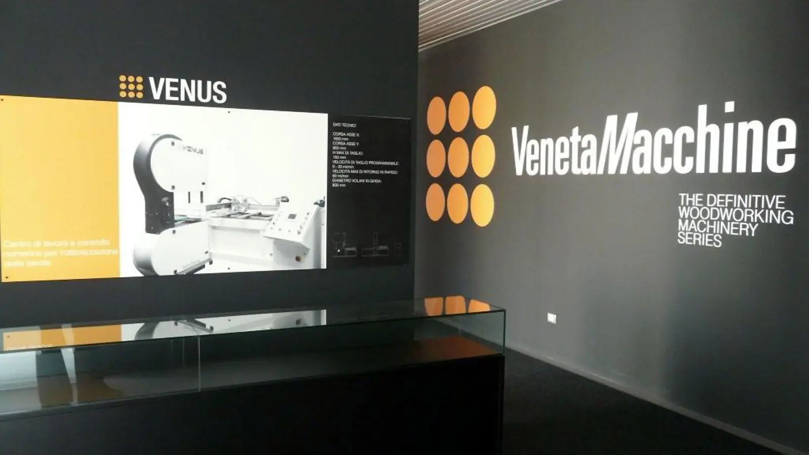 veneta-macchine-showroom-venus